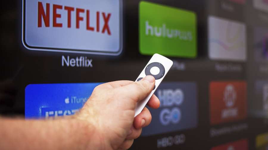 Để luyện nghe tiếng Anh và nâng cao trình độ của bản thân, bạn nên xem phim có phụ đề tiếng Anh. 