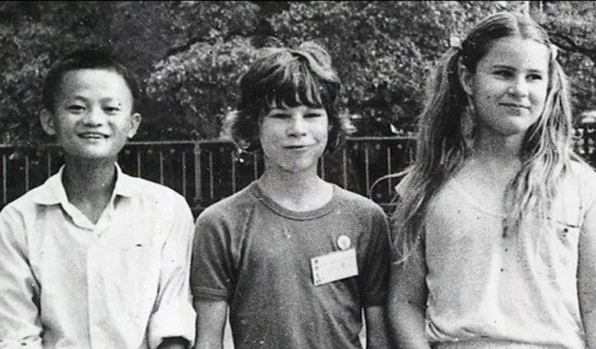 Jack Ma thực hành tiếng Anh cách trò chuyện với du khách nước ngoài