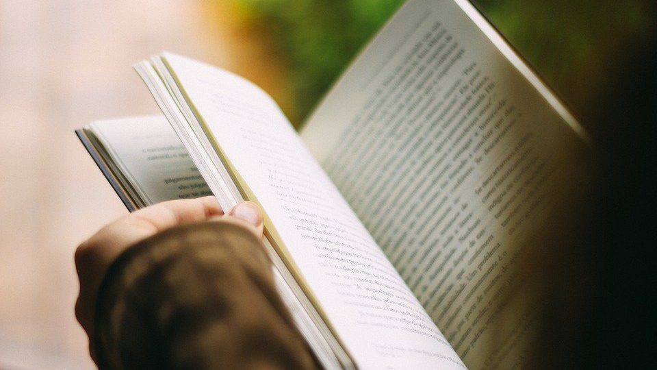 Cần đọc nhiều tài liệu khi ôn thi chuyên Anh