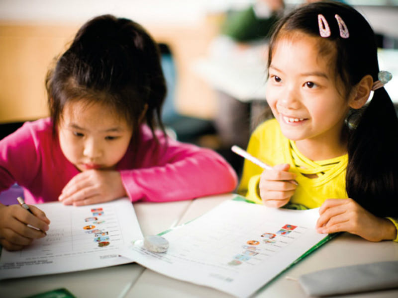 Tiếng Anh lớp 5 chủ yếu vẫn xoay quanh kiến thức cơ bản