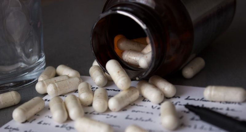 Tuỳ vào từng tình huống mà chiến lược này có thể dẫn tới việc công ty bị giải thể