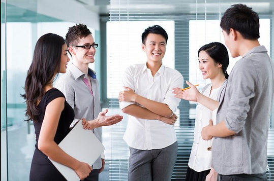 Thay đổi bản thân tự tin hơn để thoải mái giao tiếp tiếng Anh